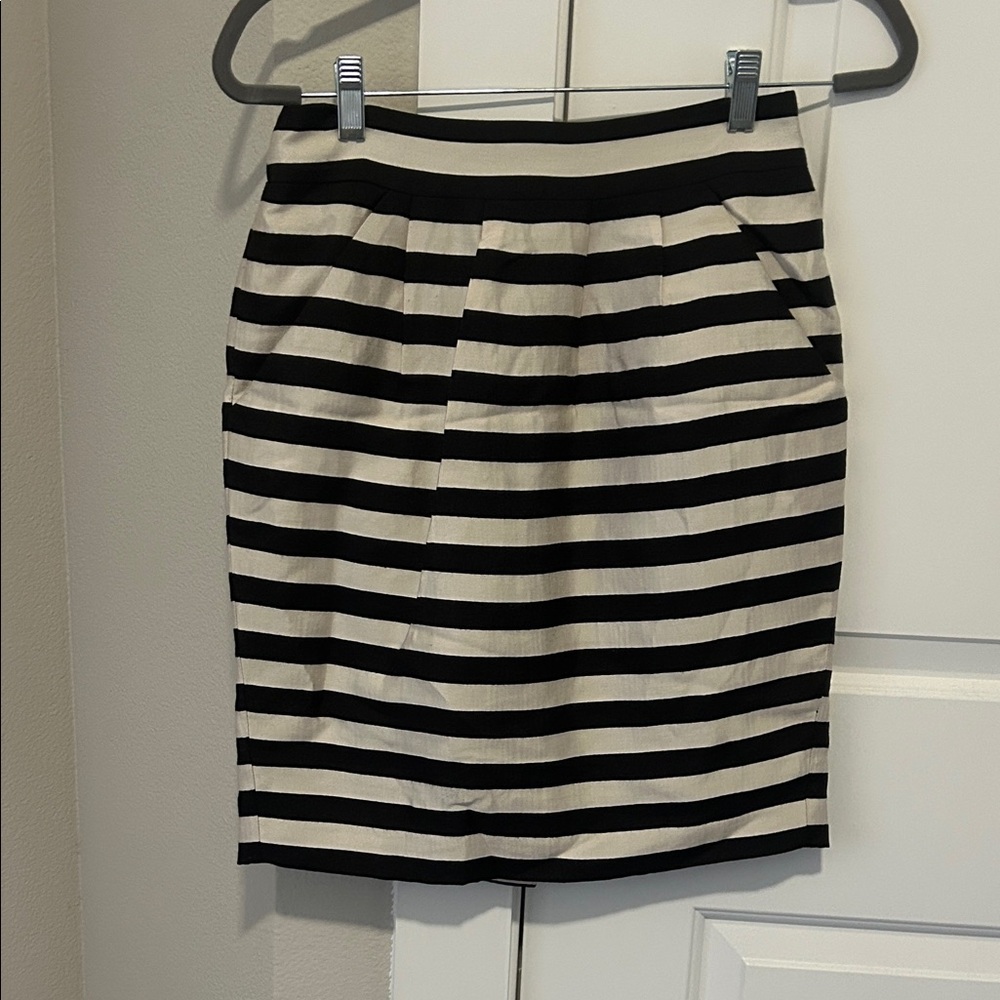 Banana Republic Black and Cream Striped Pencil Skirt